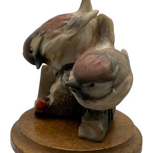 VTG Giuseppe Armani Porcelain Finches on Log w Ladybird Italy Figurine D3-99 image 2