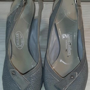 Gorgeous gray women's Woolf Bros vintage leather pumps. 1930s-40s