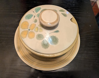 Beautiful Franciscan Pebble Beach gravy bowl/ dish with underplate and lid