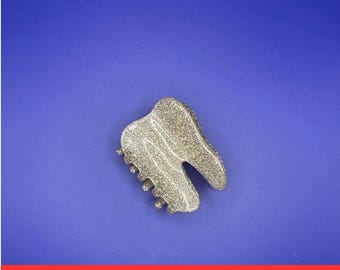 Small Glittering Gold Tooth Claw Hair Clip