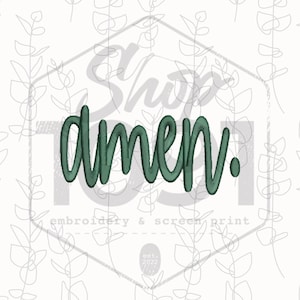 Puede incluir: Un diseño digital con la palabra "amen" en verde, en fuente cursiva. La palabra está centrada en un fondo blanco con un sutil patrón floral. El diseño incluye el texto "bordado y serigrafía" y "est. 2022".