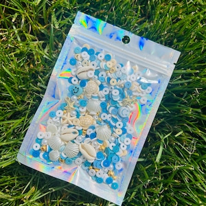 Beachy vibes | Kralenconfetti | Confetti met kraal en bedel van klei | Esthetisch | Pakket kleikralen | Kralenzakjes | Sieraden met kralen