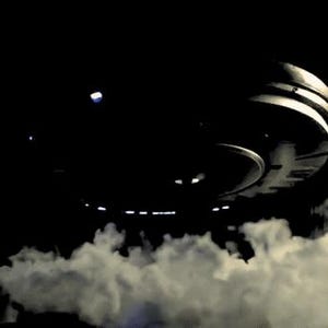 UFO Looping Video für Halloween oder Geisterhäuser