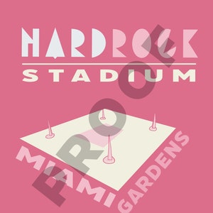 Pu&ograve; includere: Un design grafico rosa e bianco con il testo "Hard Rock Stadium" e "Miami Gardens" in un quadrato bianco con un contorno rosa. Il quadrato &egrave; inclinato e ha quattro punte bianche che sporgono da esso.