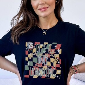 Cute Retro Teacher Shirt. It&#39;s A Great Day For Learning Cute Graphic Tee Gift for Teacher. Teacher Team Matching Tees. Teacher Gift T-Shirt.