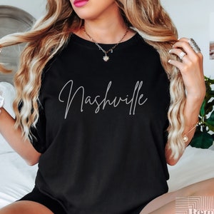 Nashville Women&#39;s Cozy Oversized Tee Shirt. Nashville T-Shirt. Nashville Souvenir Gift. Nashville Tennessee. Girls Weekend Tee.