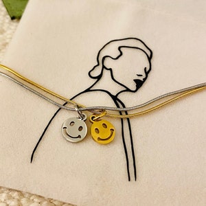Collar delicado de oro de 18 quilates, collar con cara sonriente, collar de emoji, cara feliz, cadena con cara sonriente, collar delicado, regalo para ella