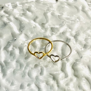Bague cœur en or, bague de cœur délicate en argent, cœur délicat, bague minimaliste, bague imperméable à l’eau, bague délicate, bague de déclaration, bagues empilables