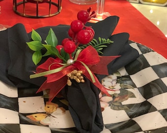 Red Berry Christmas Napkin Rings: Rustic Holiday Table Decor