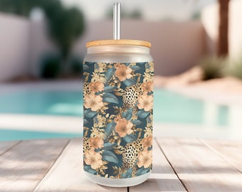 Lata de vidrio esmerilado con estampado floral de animales de 16 oz con tapa de bambú y pajita, vaso de café helado con estampado de leopardo y flores de la selva, regalo único