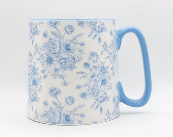 Taza de café Soft Blue Garden of Roses de cerámica de 14 oz, taza con estampado floral, vajilla de primavera de 10 Strawberry Street