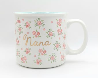 Taza de café NANA de cerámica de 538 ml (19 oz), con estampado floral rosa, regalo para el Día de la Madre de Heatherlee Chan.