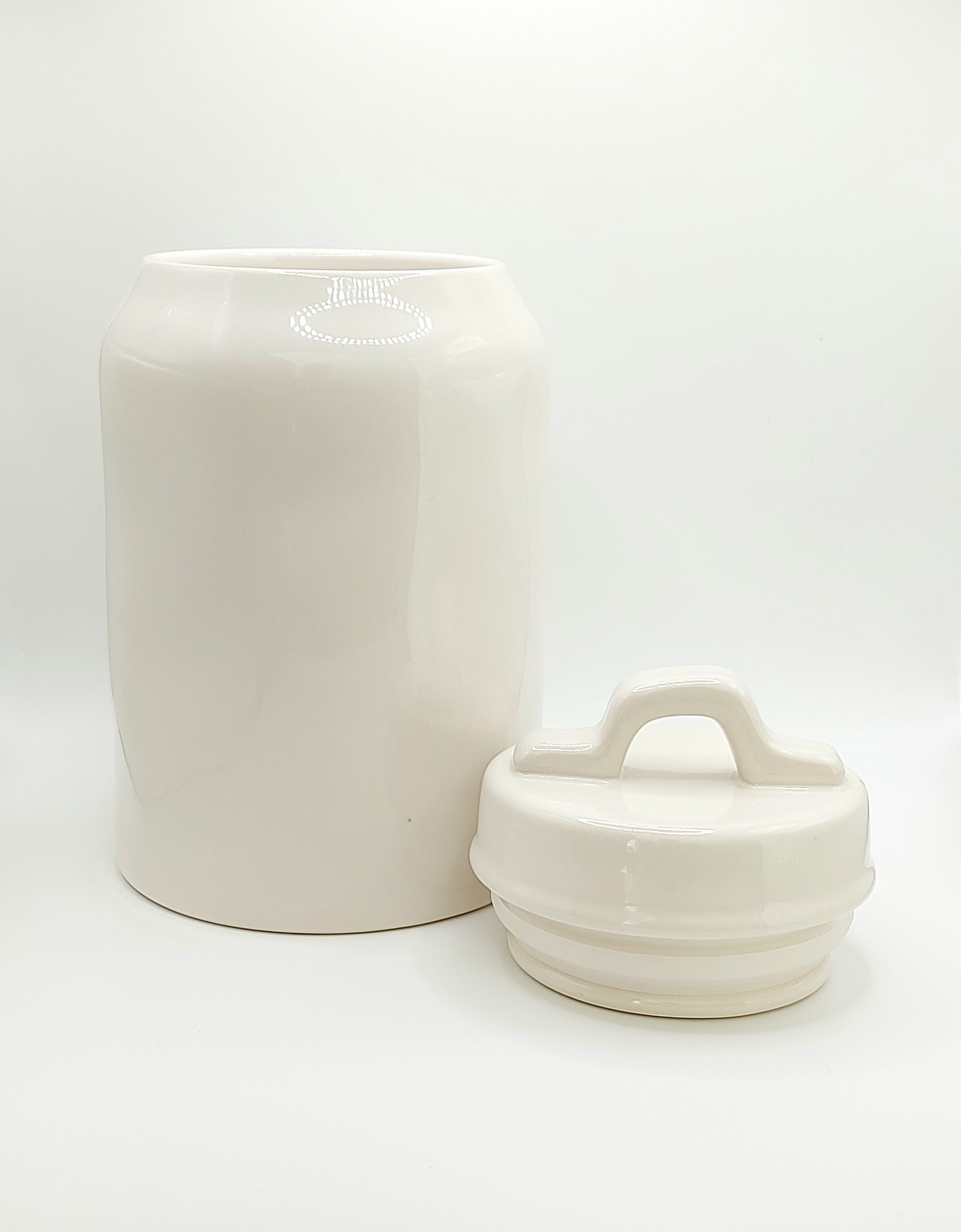 Rae Dunn QUEEN BEE ミディアムキャニスター（蓋付き）、39オンス