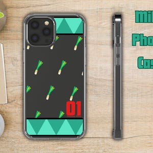 Op de afbeelding: Een transparante telefoonhoes met een zwarte achtergrond en een groen-wit patroon van lente-uitjes. De hoes heeft een rood nummer "01" aan de onderkant en de tekst "Miku Phone Case" aan de achterkant.