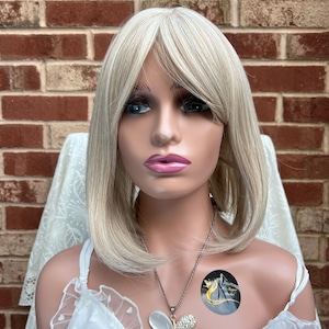 Short Blonde Bob Wig With Bangs/ Fashion Blonde Ombré Wig/ Short Straight Hair/ Heat Resistant Wig/ Cosplay Wig/ Party Wig/ Styled Wig