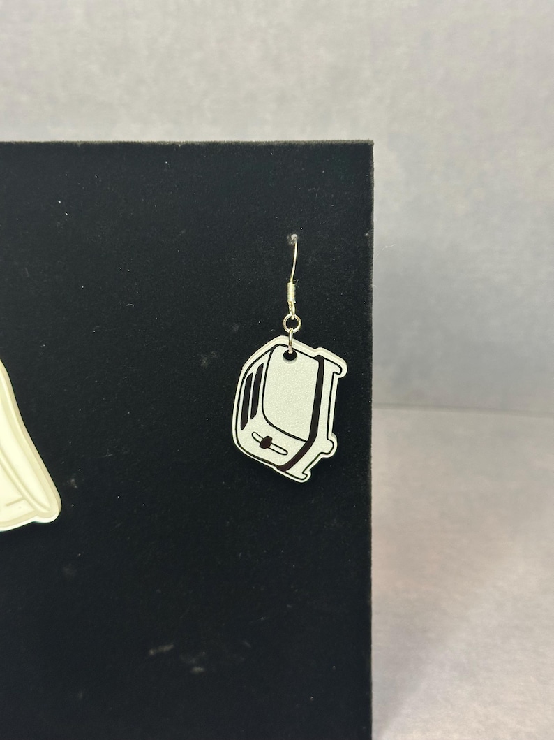 Live Laugh Toaster Bath Earrings - Dark Humor Earrings - Quirky Earrings - Great Gift For Her bild 6
