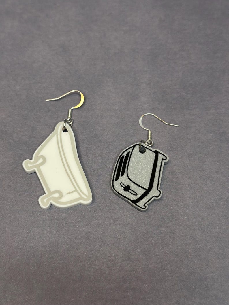 Live Laugh Toaster Bath Earrings - Dark Humor Earrings - Quirky Earrings - Great Gift For Her bild 8