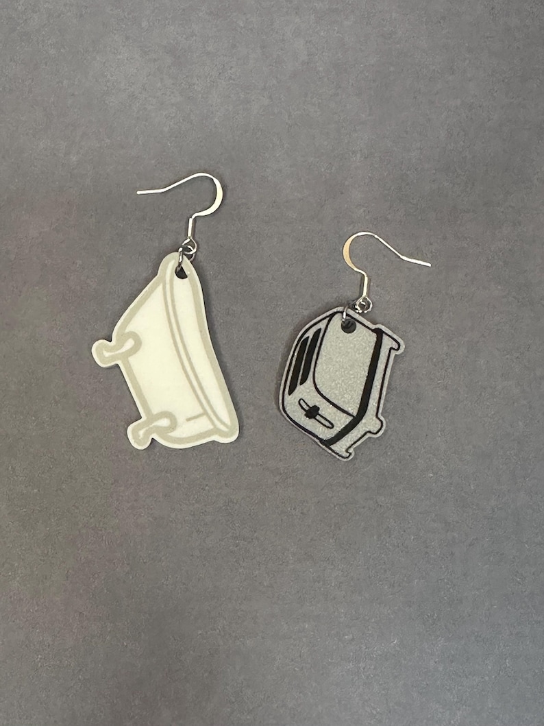 Live Laugh Toaster Bath Earrings - Dark Humor Earrings - Quirky Earrings - Great Gift For Her bild 4