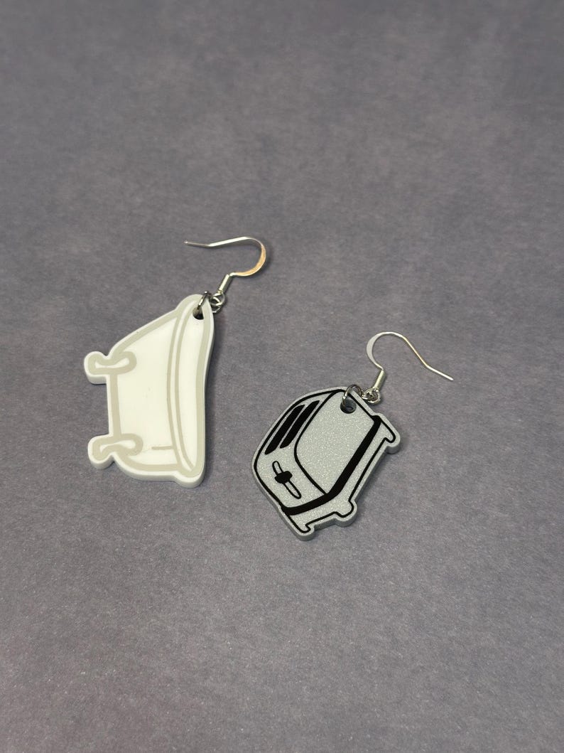 Live Laugh Toaster Bath Earrings - Dark Humor Earrings - Quirky Earrings - Great Gift For Her bild 9