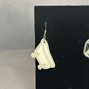 Live Laugh Toaster Bath Earrings - Dark Humor Earrings - Quirky Earrings - Great Gift For Her bild 7