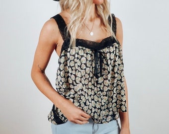 Boho Devon Country Top con tirantes de encaje Western Boho Estampado floral Cami Blusa fluida y romántica para mujer