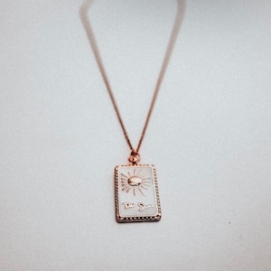 Carte de tarot en or soleil levant collier pendentif bijoux célestes pour femme Luna Soltice Statement Boho Western accessoires