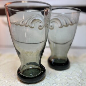Vintage Libbey Smoke Glass Set di 2 bicchieri Pilsner grigi anni &#39;60 MCM Bareware