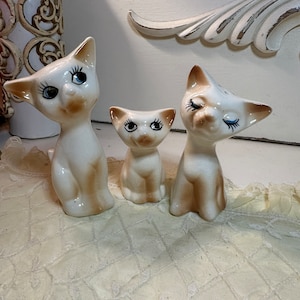 Vintage Anthropomorphic Cat Salt & Pepper Shakers With Toothpick Holder