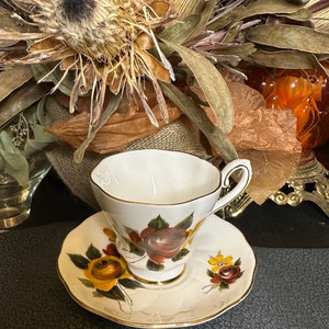 Royal Grafton Fine Bone China Tea Cup And Saucer Inghilterra Red Yellow Vintage