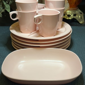 ヴィンテージ ピンク Melmac Mallow-Ware 13 ピース セット プレート、カップ、サービング ボウル。