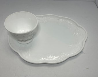 Vintage 1950’s 8 Piece Set Colony Harvest Grape Milk Glass Snack Trays And Cups W/box.