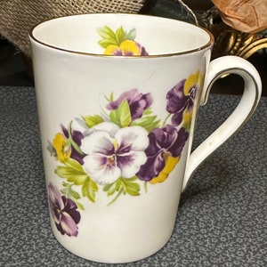 Vintage Hammersley Pansy Mug With Gold Trim.