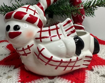 Plat de bonbons de panier de bonhomme de neige rouge et blanc en céramique de Noël