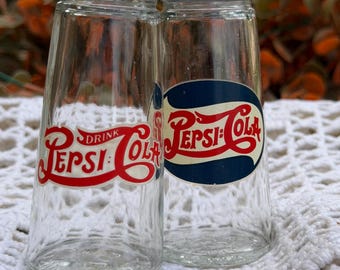 Vintage Pepsi-Cola-glassalt- och pepparkar i blandade färger | Två historiska logotyper, retro läskreklam