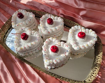 Fake Cake - Mini boîte à gâteaux en forme de coeur avec des paillettes