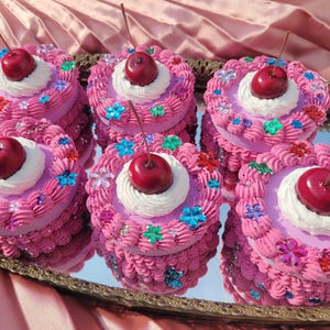 Fake Cake - Mini Round Trinket Box - Flower Gems
