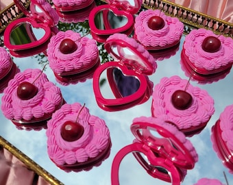 Fake Cake - Taschenspiegel in Pink