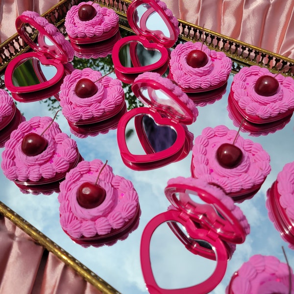 Fake Cake - Taschenspiegel in Pink