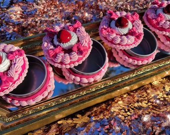 Fake Cake - Magnetic Tin - Pink Bows