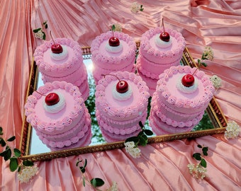 Scatola per torta finta - Torta rosa con zuccherini