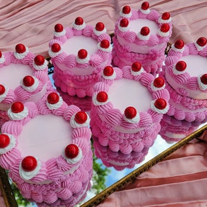 Gefälschte Kuchenbox - Runde Schmuckbox mit Kirschen