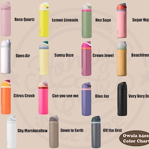 K&ouml;nnte beinhalten: Eine Farbkarte von Owala 710 ml Wasserflaschen, jede in einer anderen Volltonfarbe. Zu den Farben geh&ouml;ren Rose Quartz, Lemon Limeade, Neo Sage, Sugar High, Open Air, Sunny Daze, Crown Jewel, Beachfront, Citrus Crush, Can you see me, Blue Jay, Very Very Dark, Shy Marshmallow, Down to Earth und Off the Grid.