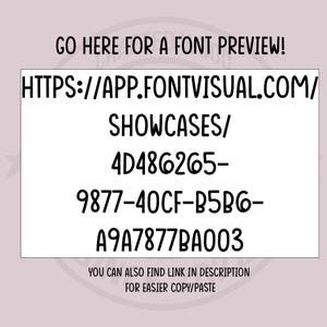 K&ouml;nnte beinhalten: Hellrosa Hintergrund mit schwarzem Text: &bdquo;GO HERE FOR A FONT PREVIEW!&ldquo; und einer URL: HTTPS://APP.FONTVISUAL.COM/SHOWCASES/4D486265-9877-40CF-B5B6-A9A7877BA003. Der Text &bdquo;YOU CAN ALSO FIND LINK IN DESCRIPTION FOR EASIER COPY/PASTE&ldquo; ist ebenfalls enthalten.