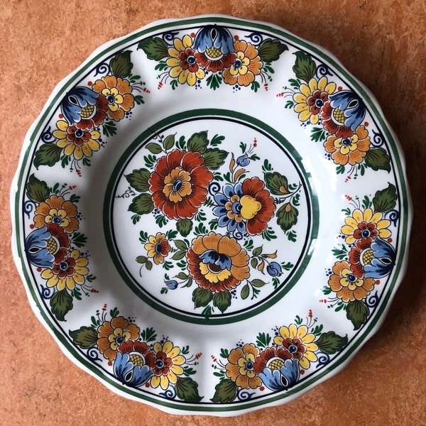 Delfts polychroom Holland Plate with floral design