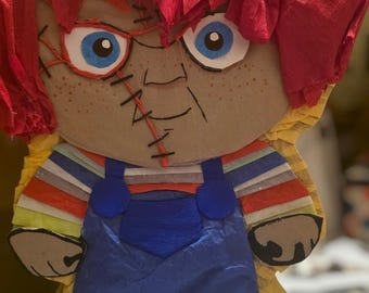 Handgjord Chuck-inspirerad dockpiñata