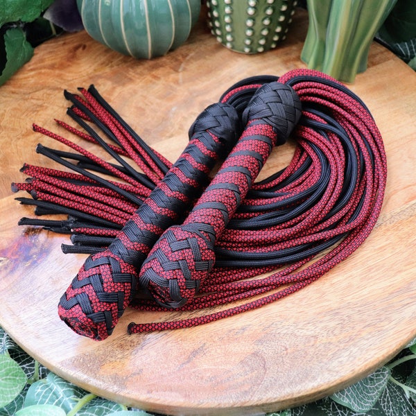 Paracord flogger with customizable braided handle