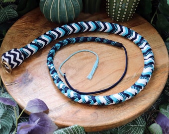 Paracord customizable snakewhip with a coin