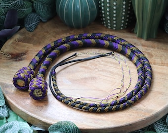 Paracord customizable snakewhip with a coin