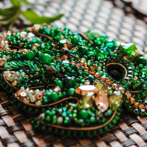 Monstera brooch,handmade brooch,embroided with crystals, pearls, rhinestones, bead image 6