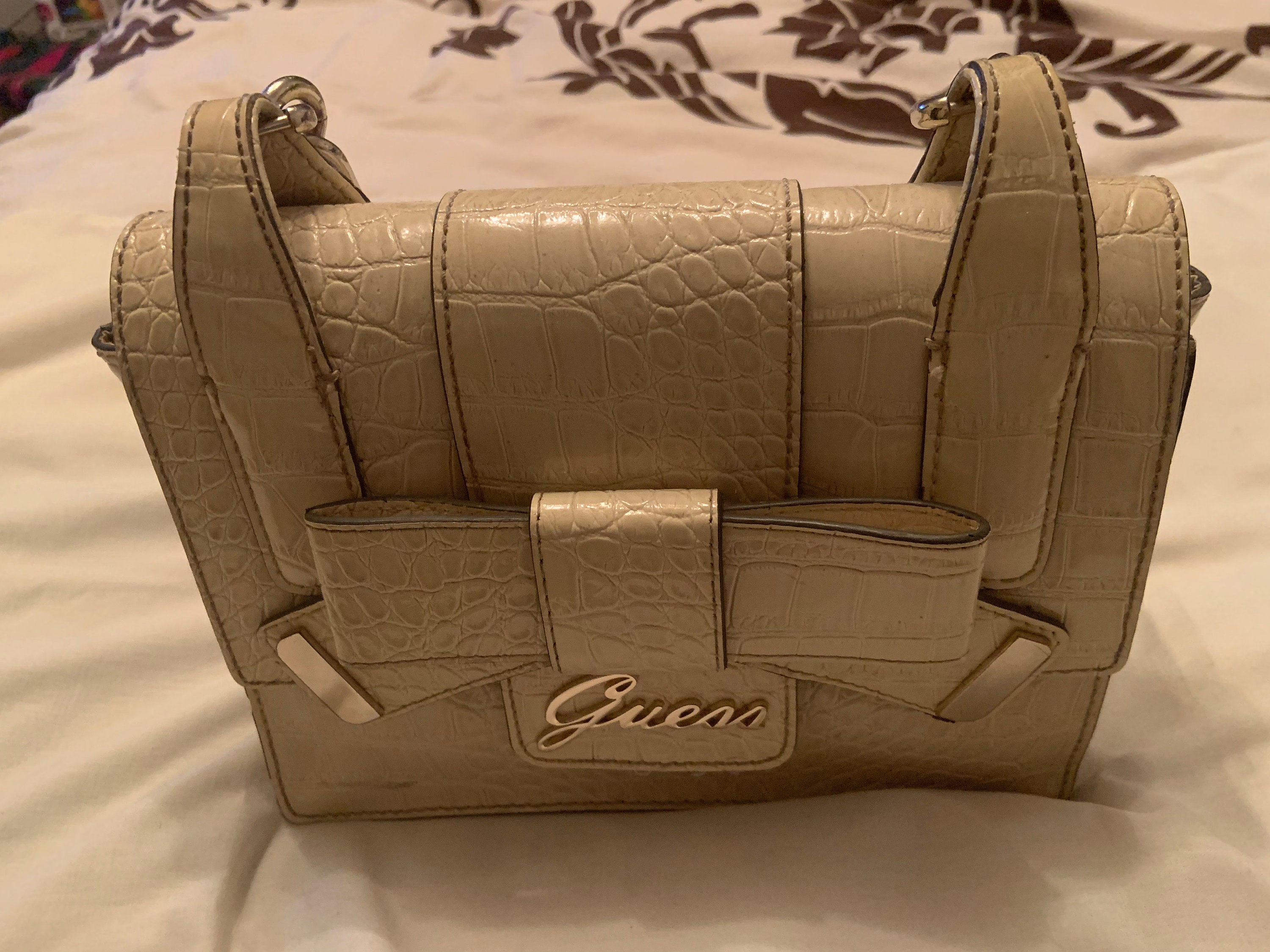Guess handbag clearance uk